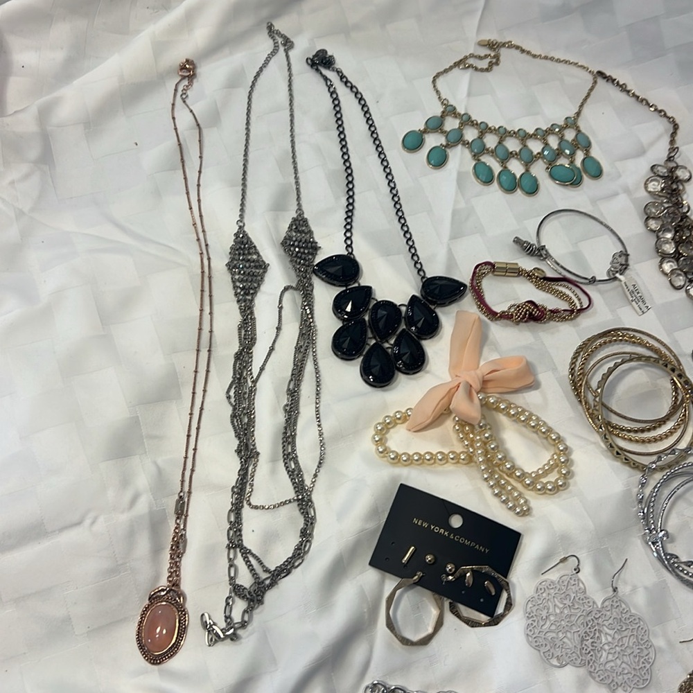 Jewelry bundle - Picture 3 of 4